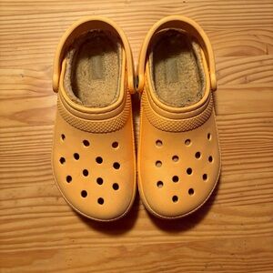 Crocs Classic Fuzz-Lined Clogs Orange Women’s Size 7 Men’s Size 5 Comfort Slip